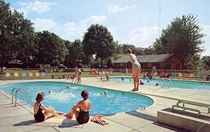 Pennellwood Resort - Vintage Postcard (newer photo)